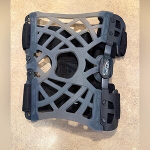 DonJoy OA Reaction Web Knee Medial Right / Lateral Left Size Large 11-7426-4